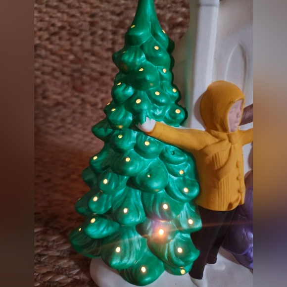 Vintage Atlantic Mold Hand Painted Christmas Carolers Ceramic Light-Up Tree - Picture 2 of 9